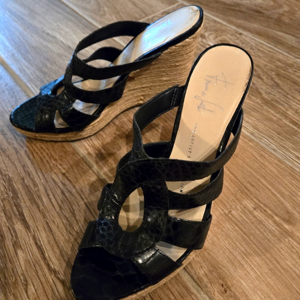 Franco Sarto, Comfortable, strappy Crocodile leather, crochet wedge size 6.5